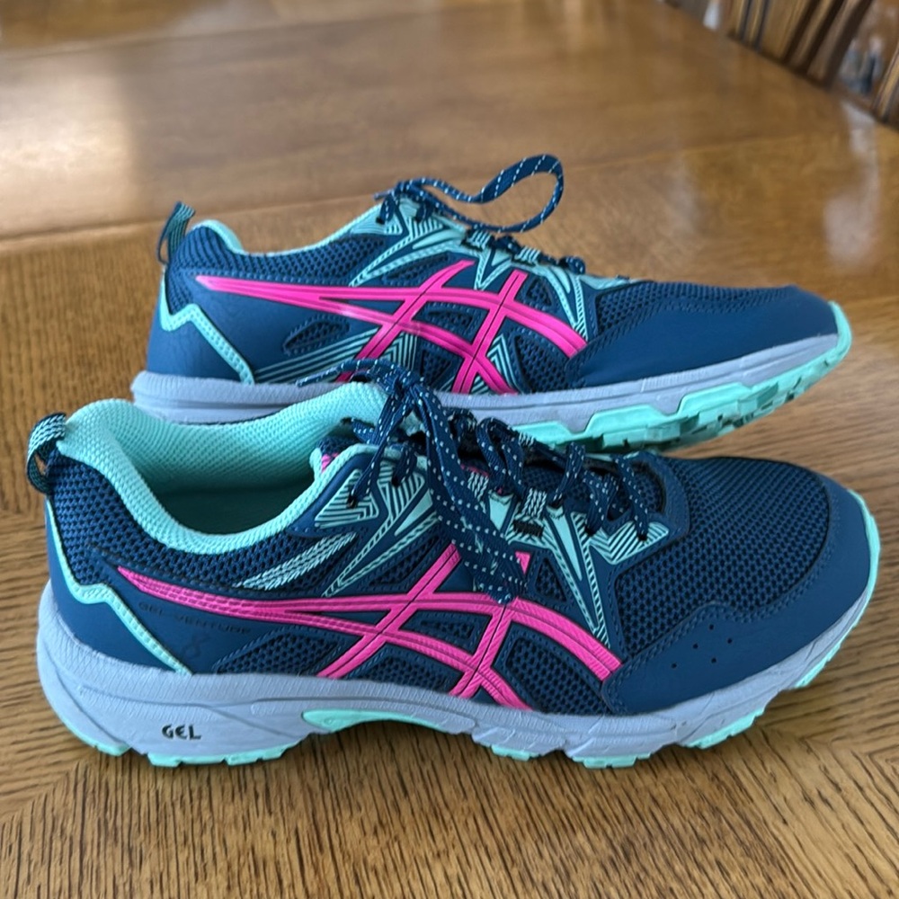 Women’s ASICS GEL-VENTURE 8 size 9.5 WIDE